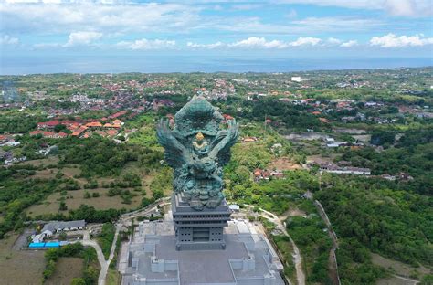  The Garuda Wisnu Kencana Statua: Symbolische Reise durch die Mythen Indonesiens!